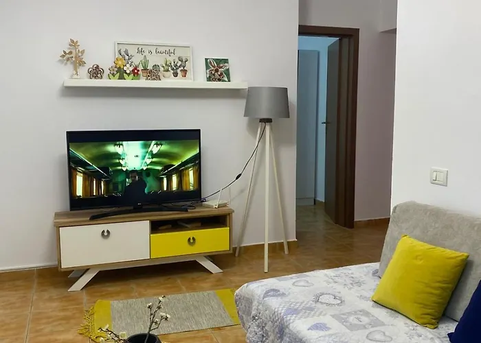 Juli\'S Pazari Nest