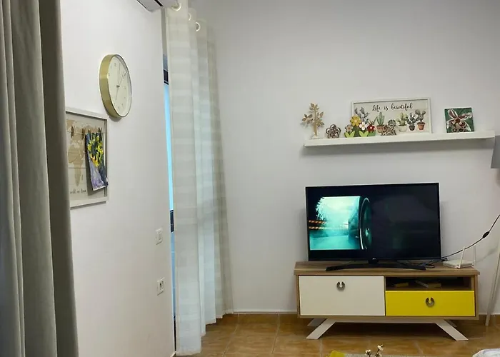 Juli\'S Pazari Nest